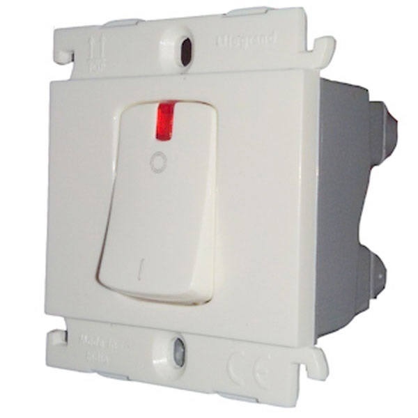 0016236_legrand-mylinc-675526-32a-dp-switch-indicator-switch_600